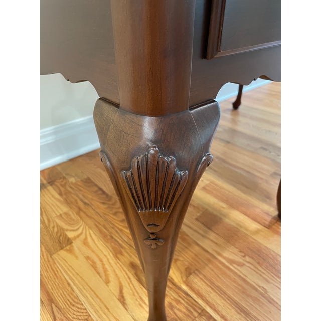 Pair of Ethan Allen Georgian Court Queen Anne Style Side Tables For Sale In New York - Image 6 of 13
