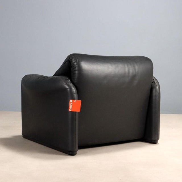 Maralunga Armchairs attributed to Vico Magistretti for Cassina, Set of 2 For Sale - Image 9 of 10