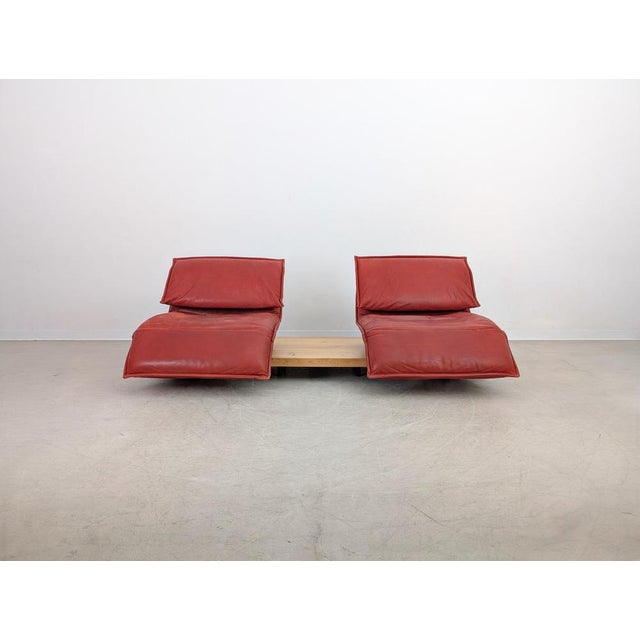We are offering a beautiful Koinor Free Motion 2 Edit sofa with red leather seats for sale. The sofa is approximately five...
