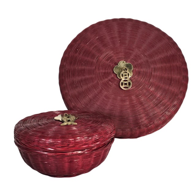 Chinese Vintage Chinese Hand Woven Wicker Baskets With Lids and Brass Handles – Set of 2 For Sale - Image 3 of 9