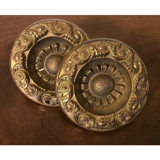 Antique 19th Century American Federal Empire Gilt Spun Brass Drapery Tie Backs - A Pair For Sale In New York - Image 6 of 13