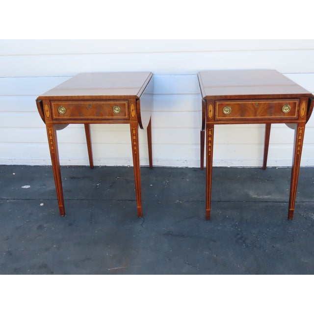 Traditional Wellington Hall Mahogany Inlay Drop Leaf Mahogany Side End Tables a Pair 6567 For Sale - Image 3 of 17