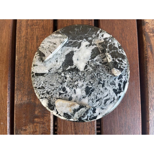 1960s 1960s Black White Marble Wide Display Riser With Inset Surface Pedestal Stand – 4.5" For Sale - Image 5 of 6