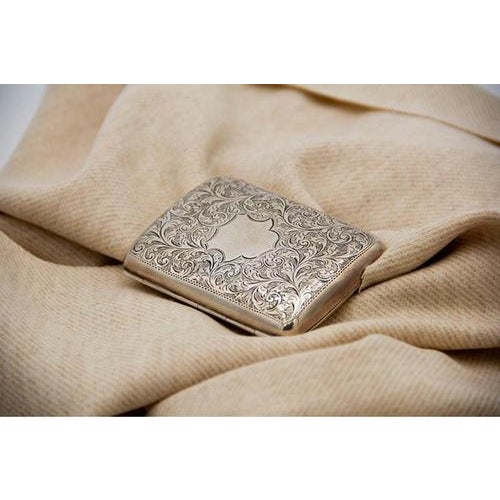 Curved Silver Cigarette Case with Engraved Garlands For Sale - Image 3 of 5