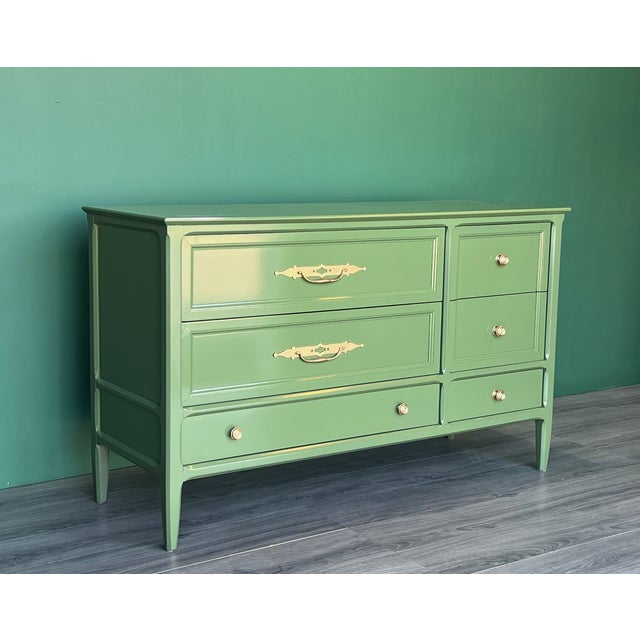 1960s Mid-Century Modern Green Lacquered Dresser of Six Drawers For Sale - Image 9 of 13