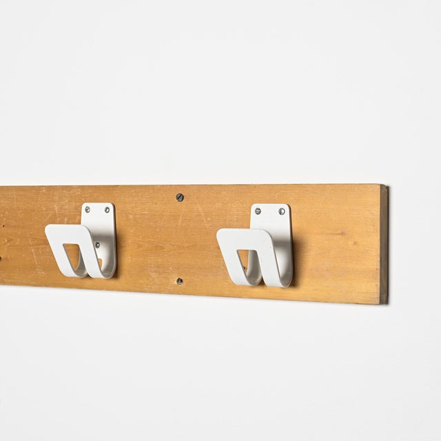 1960s Coat Rack attributed to Pierre Guariche for La Plagne Ski Resort, 1968 For Sale - Image 5 of 8