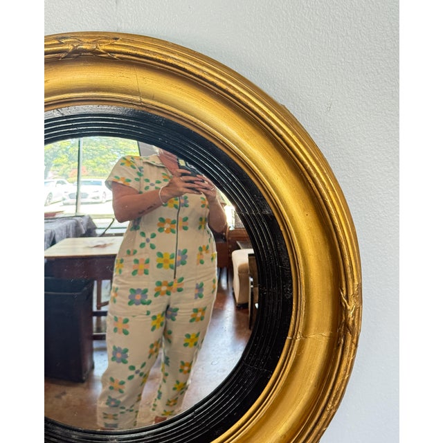 English Gilt Framed Convex Mirror From the Regency Era (Dia 18 1/4) For Sale - Image 4 of 6