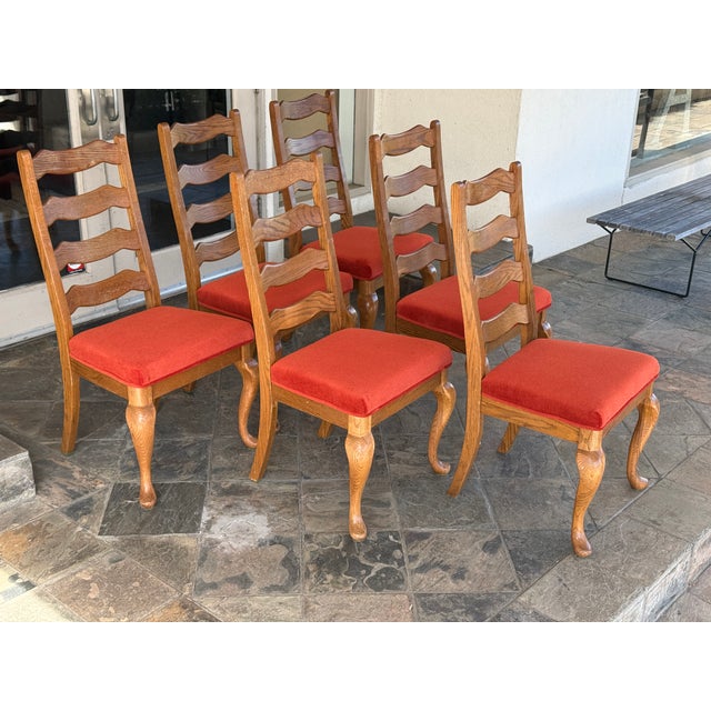 Queen Anne Queen Anne Extension Dining Room Extension Table + Six Dining Chairs Set For Sale - Image 3 of 15