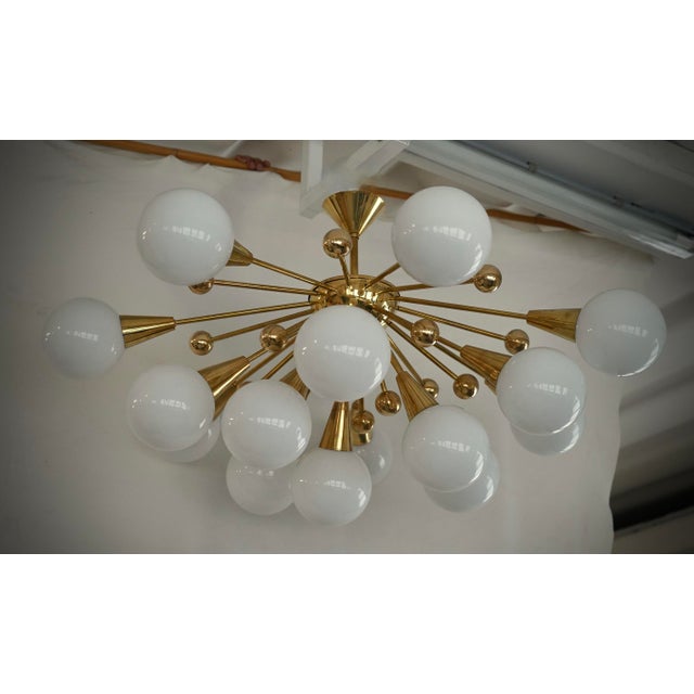 A fantastic white sputnik, with a surprising design and for its very low height, which allows it to fit in both high and...