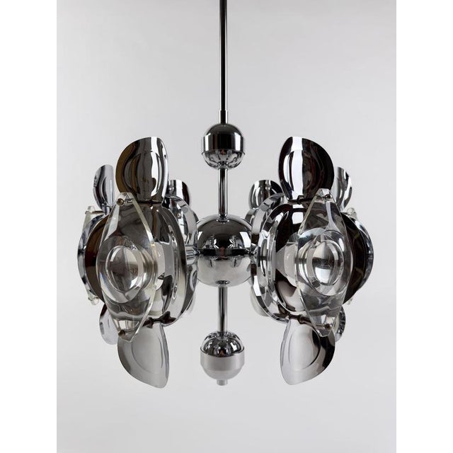 1970s Space Age Chrome Chandelier in Crystal Glass Optic Lens by Oscar Torlasco, 1970s For Sale - Image 5 of 18