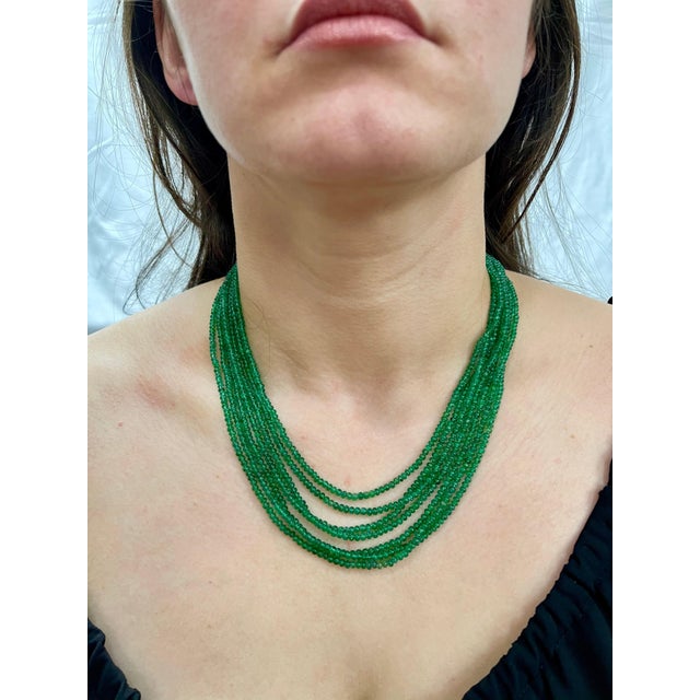 200 Carat Emerald Beads 7 Line Necklace with Diamond Clasp 18 Karat Yellow Gold For Sale - Image 12 of 18