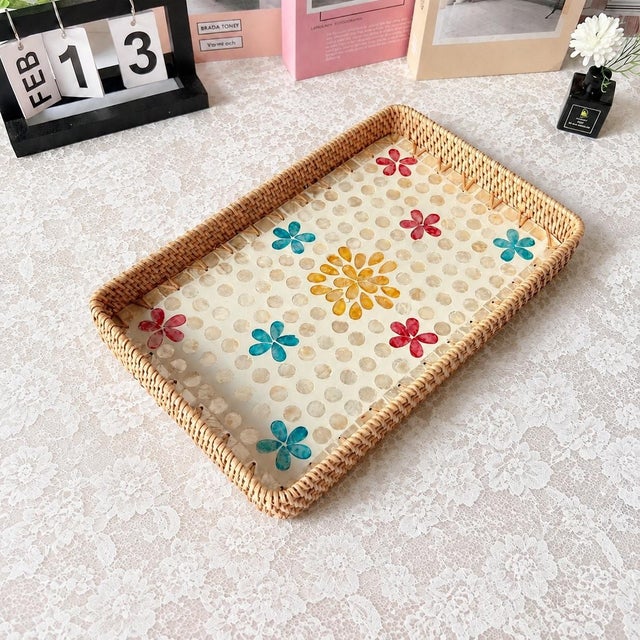 Arts & Crafts Set of Three Colorful Flower-Shaped Rattan and Mother-of-Pearl Inlaid Rectangular Trays For Sale - Image 3 of 4