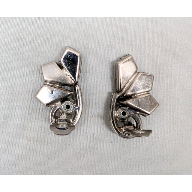 Gray Vintage 1960s Delizza & Elster Faux-Black Diamond & Aurora Borealis Clip Earrings-2 Pieces For Sale - Image 8 of 8