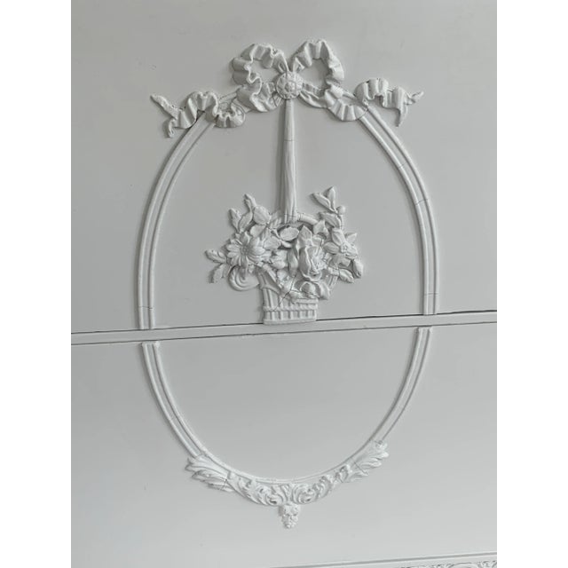 Wood Antique Sligh French Style Dresser W/ Gesso & Mirror For Sale - Image 7 of 16