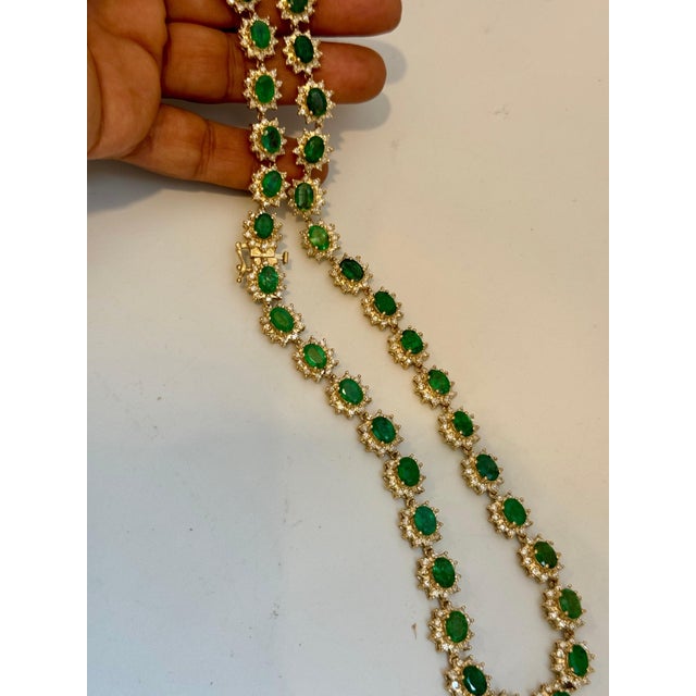 35 Ct Oval Shape Natural Zambian Emerald & 20 Carat Diamond Necklace , 17 Inch For Sale - Image 4 of 18
