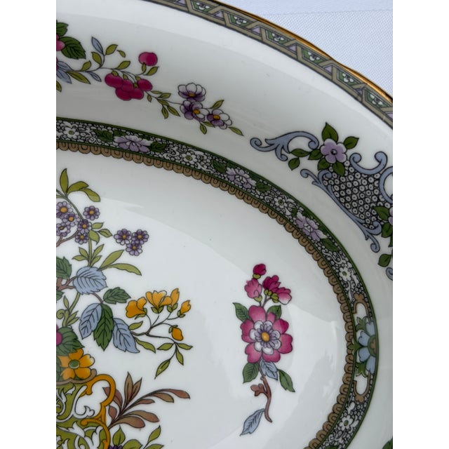 1970s Paragon Tree of Kashmir Oval Serving Platter | Royal Appointment Fine Bone China For Sale - Image 4 of 12