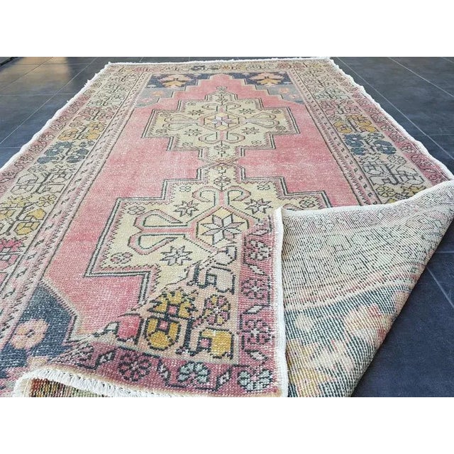 1960s Vintage Oushak Handmade Tribal Wool Rug- 4′3″ × 8′4″ For Sale - Image 10 of 11