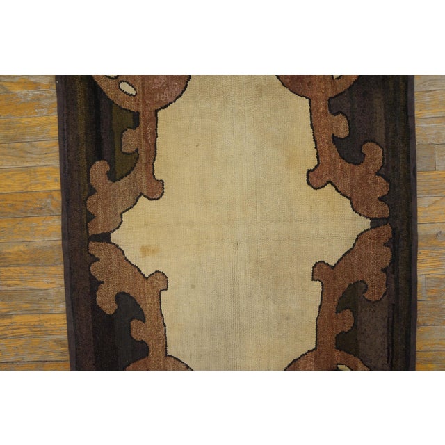 Early 20th Century 1900s Ivory Open Field Minimalist Antique American Hooked Rug 2'8" X 5'0" Handknotted Wool Carpet For Sale - Image 5 of 6