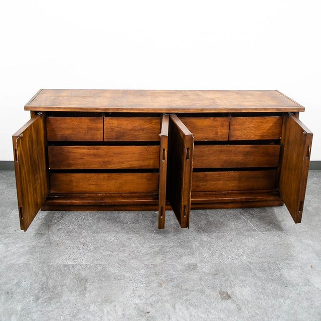 Mid Century Modern Credenza Dresser Cabinet Oak Brutalist 8 Drawer Wood MCM For Sale - Image 4 of 10