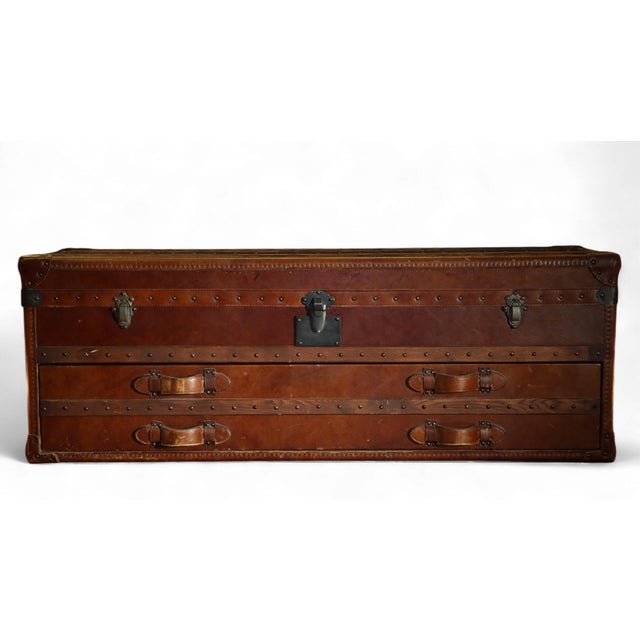 Up for grabs here is a superb Timothy Oulton Harrow trunk / Cabinet / Chestnut / Coffee table in beautiful leather....