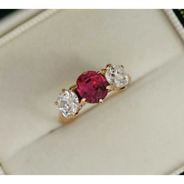 Antique Red Spinel and Old Mine Diamond 14k Yellow Gold Three-Stone Ring Size 5.5 For Sale In Miami - Image 6 of 10