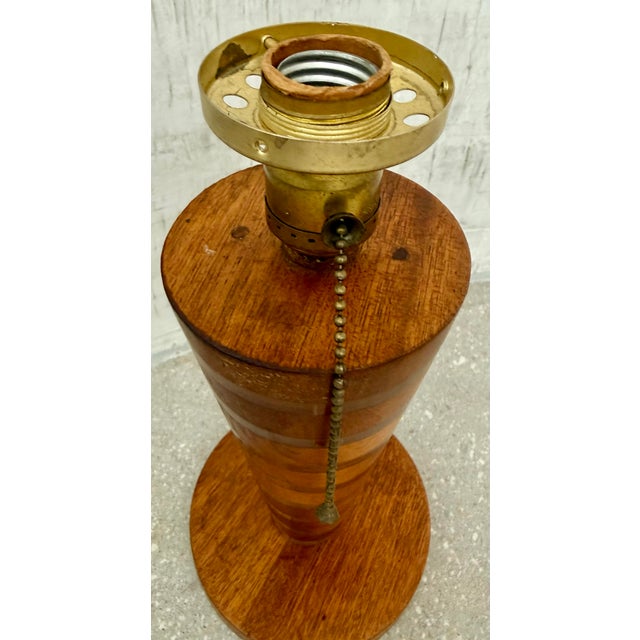1970’s Vintage ‘Felice Antonio Botta Style’ Table Lamp Constructed of Alternating Wood and Lucite Stacked Circles, Art Deco, MCM Style For Sale In San Antonio - Image 6 of 12