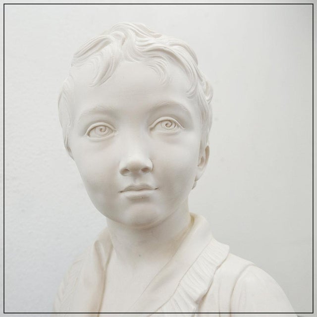 Measures : 23x15cm H:42cm Materials : Biscuit porcelain - Alabaster Biscuit porcelain busts on alabaster "piédouche"...