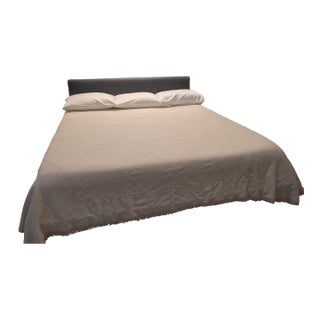 VTG King Egyptian Cotton Matelassé Coverlet Made in Portugal Ivory/Tan Fringed For Sale
