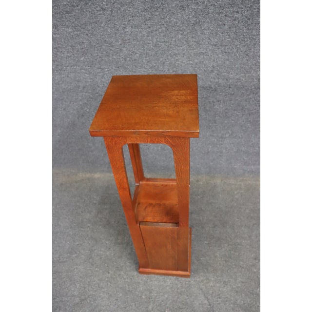 Mission Stickley Quarter Sawn Oak Lighted Display Pedestal Cabinet For Sale - Image 3 of 14
