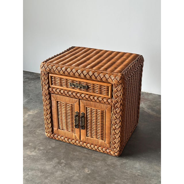 1980s Woven Wicker Nightstand With Braided Rope Trim, 1980s For Sale - Image 5 of 17