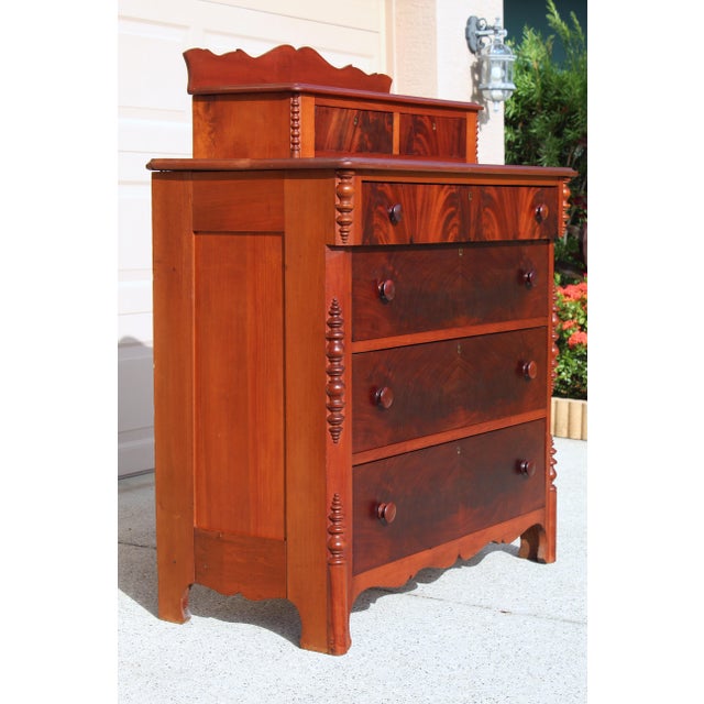 American Early 20th-Century Flame Mahogany Empire Step-Back Chest Antique American Dresser With Gallery Back and 6 Drawers For Sale - Image 3 of 12
