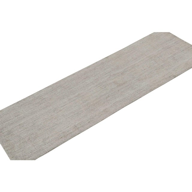 Rug & Kilim Rug & Kilim’s Contemporary Runner and Textural Rug in Solid Gray Striae For Sale - Image 4 of 7