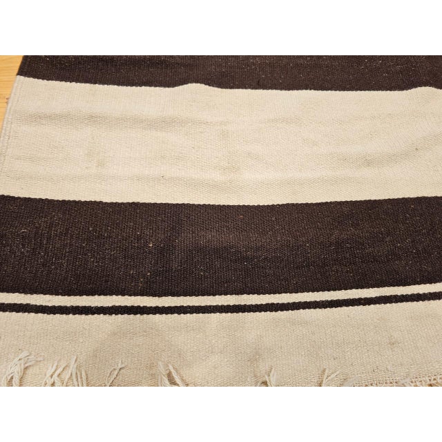 Vintage Southwestern Kilim Rug, Flat-Woven Wool, Medallion Pattern, 5x7 For Sale - Image 13 of 16
