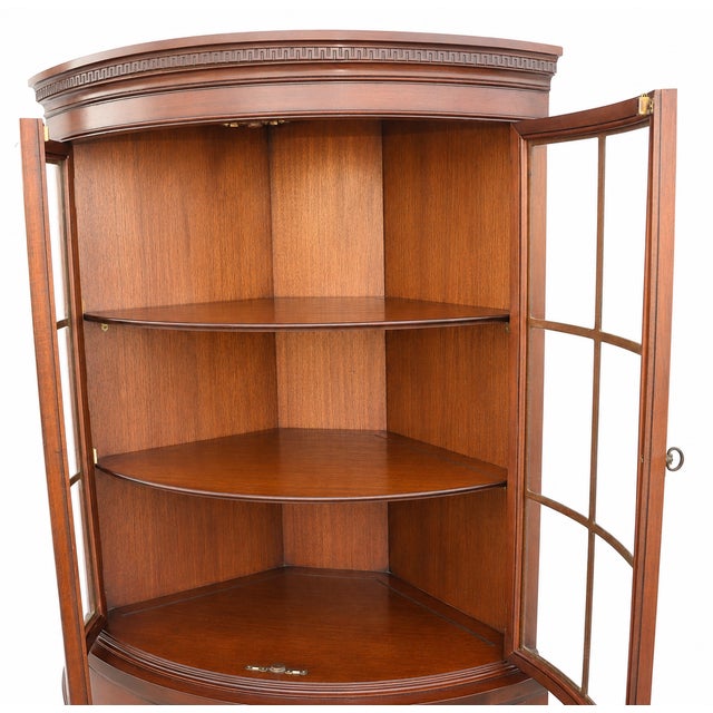 1950s Vintage Drexel New Travis Court Bow-Front Corner China Cabinet For Sale - Image 12 of 15