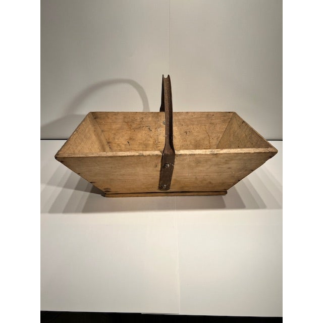 English wooden gathering baskets, also known as trugs or garden trugs, are traditional hand-crafted baskets used for...