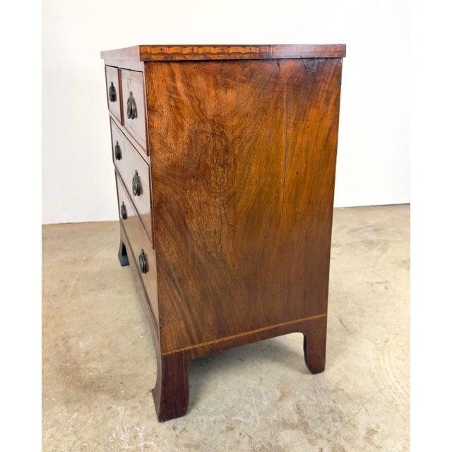 Early 19th Century European Mahogany Inlaid Chest of Drawers Bachelor’s Chest For Sale In New York - Image 6 of 12