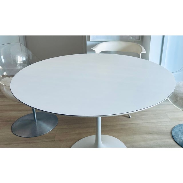 Authentic Eero Saarinen Knoll Round Tulip Table Mid Century Modern Vintage For Sale In New York - Image 6 of 8