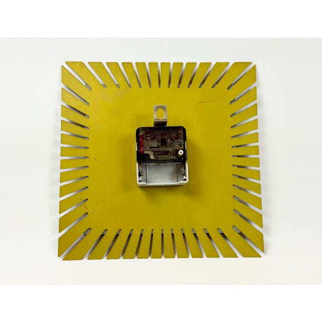 Mid-Century Modern Wall Clock in Brass and Glass from Casino Electric with Junghans Mechanism, 1960s For Sale - Image 4 of 5