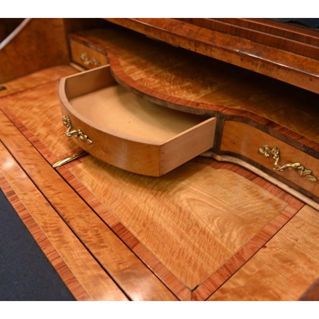 Gold French Bonheur De Jour Desk in Walnut, 1840s For Sale - Image 8 of 10