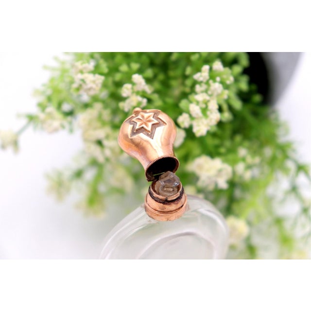 Glass Perfume Bottle with Embossed Gold Base and Lid, in Good conditions. Designed 1890 to 1919