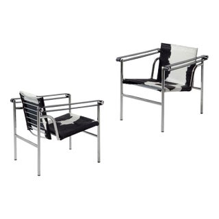 LC1 Chairs by Le Corbusier, Jeanneret, Charlotte Perriand for Cassina, Set of 2 For Sale