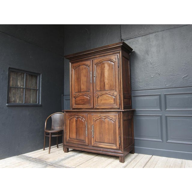 French Buffet À Deux Corps in Walnut For Sale - Image 3 of 18