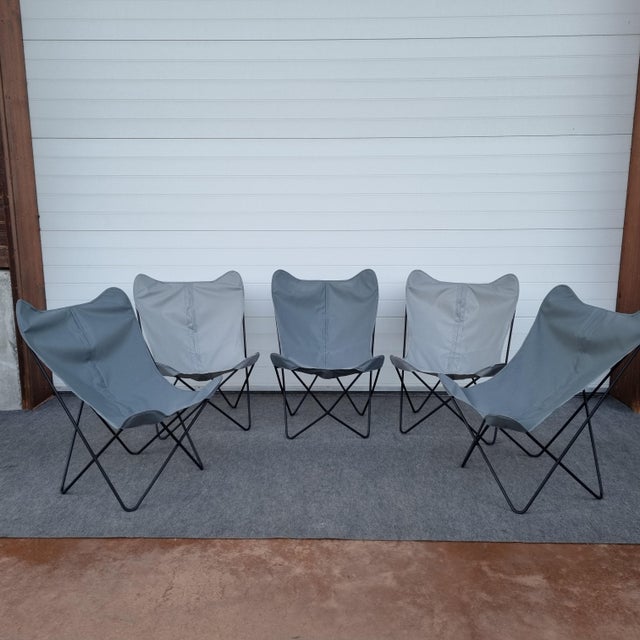 5 Butterfly armchairs attributed to Jorge Hardoy-Ferrari for Knoll, 1960. Metal frames with gray canvas cover (2 light...
