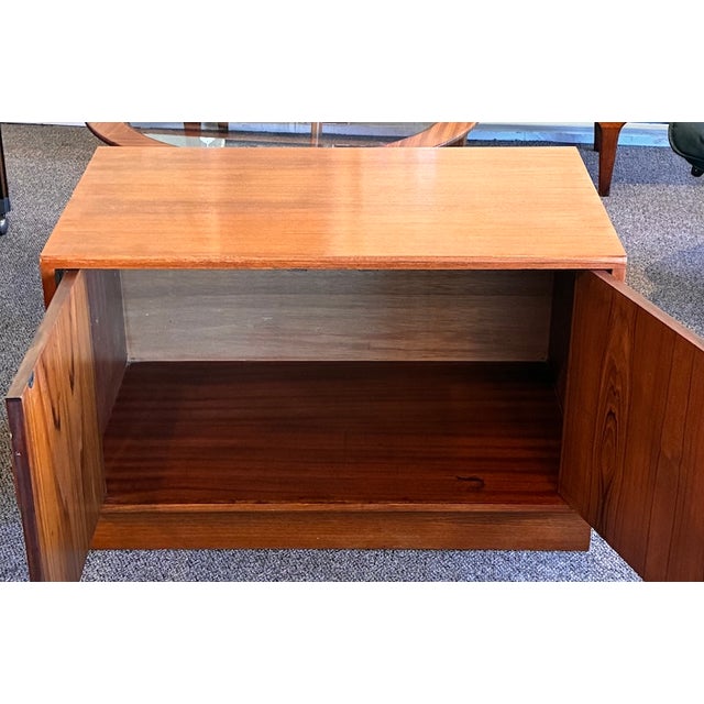 G-Plan Furniture Mid Century Modern Teak Cabinet / Cupboard With Open Interior by G-Plan Furniture, Uk c.1960 For Sale - Image 4 of 4