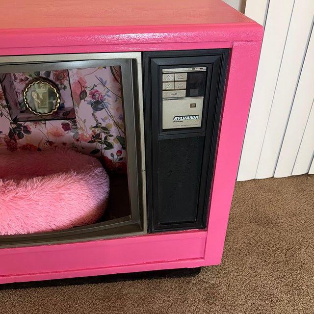 1950s Retro Tv Pet Bed For Sale - Image 10 of 10