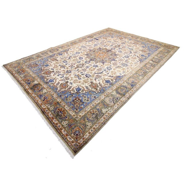 Original hand-knotted Middle Eastern rug Isfahan | Size: 381 x 255 cm | Material: 100% wool and 100% cotton | Condition:...