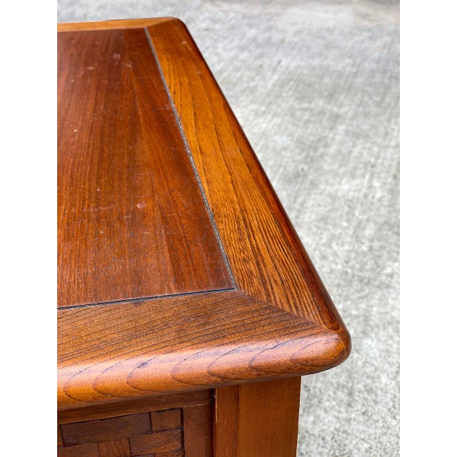 Mid-Century Modern Walnut Basket Weave Motif End Table For Sale - Image 6 of 10