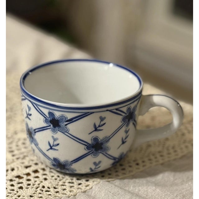 1970s Set of 5 Centrum Cxm4 Blue Floral Chinese Porcelain Large Cappuccino Mugs For Sale - Image 9 of 10