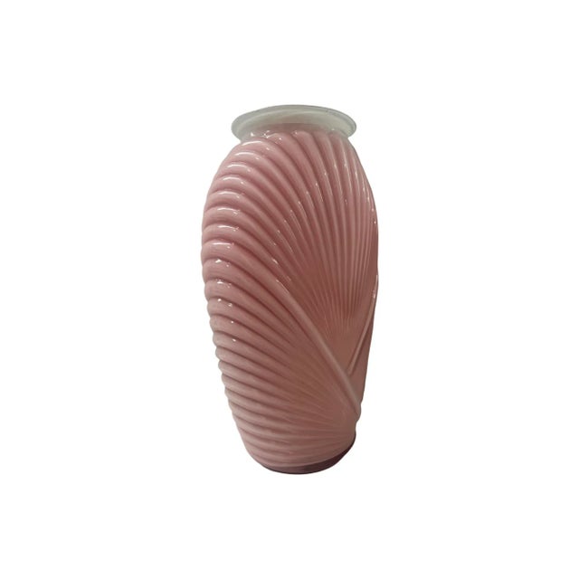 Postmodern Vintage Anchor Hocking Postmodern Large Ribed Pink Glass Vase 1980s Deco Drape Ribbed Accent For Sale - Image 3 of 8