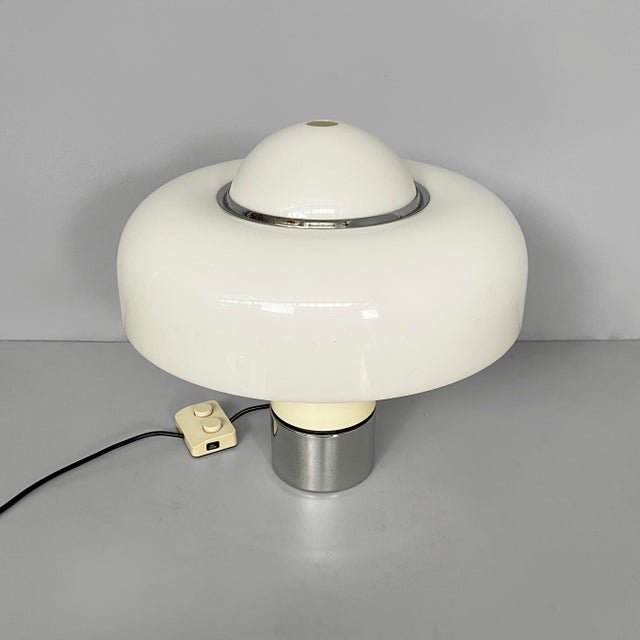 Italian Space Age White Metal and Acrylic Glass Brumbury Table Lamp attributed to Luigi Massoni for Guzzini, 1970s For Sale - Image 6 of 17